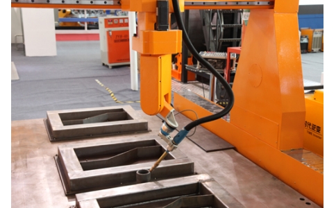 汽车弧焊机器人工作站生产流程及系统方案